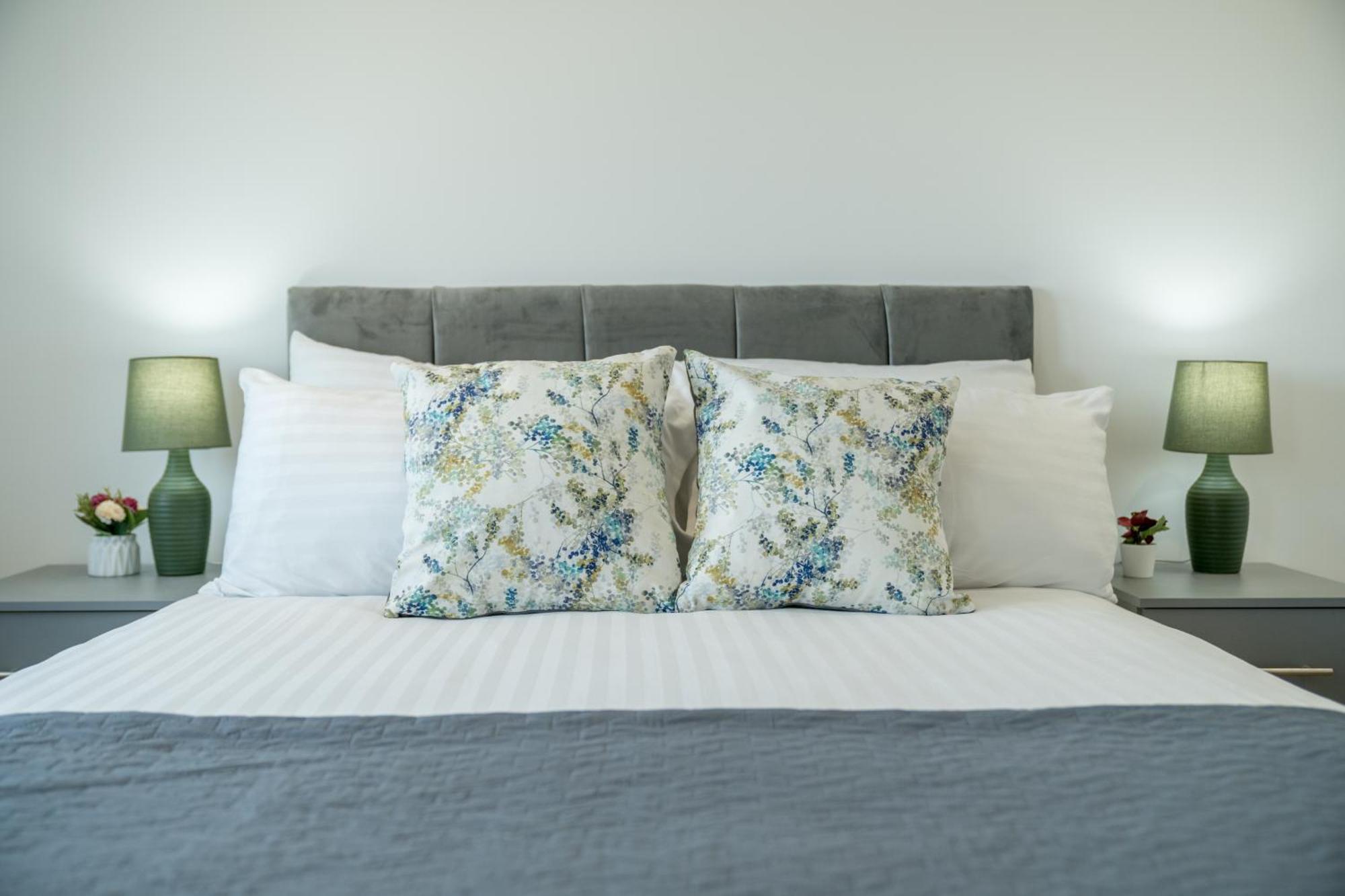 Skyvillion - London River Thames Top Floor Apartments By Woolwich Ferry, Mins To London Excel, O2 Arena , London City Airport With Parking Eksteriør bilde