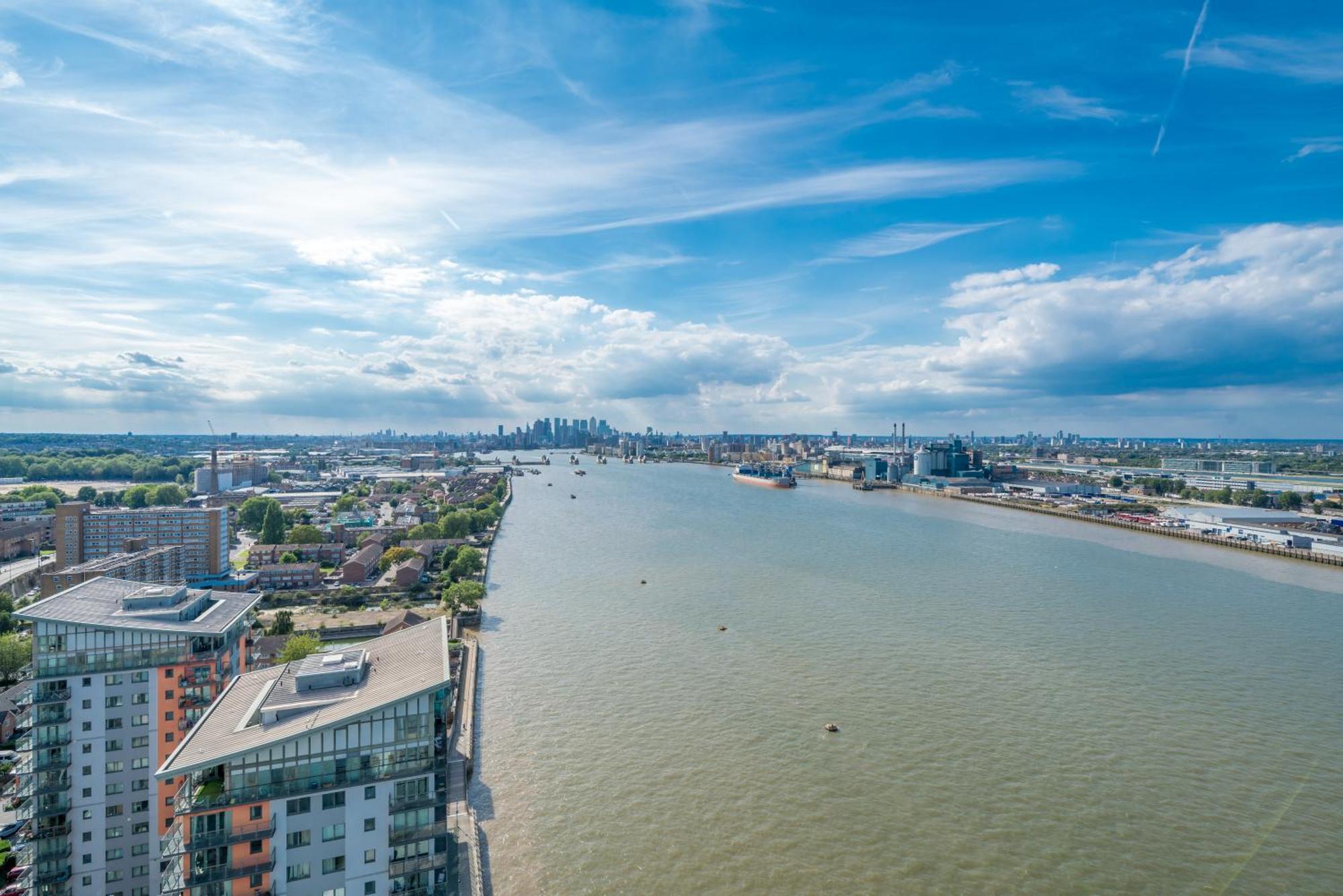 Skyvillion - London River Thames Top Floor Apartments By Woolwich Ferry, Mins To London Excel, O2 Arena , London City Airport With Parking Eksteriør bilde
