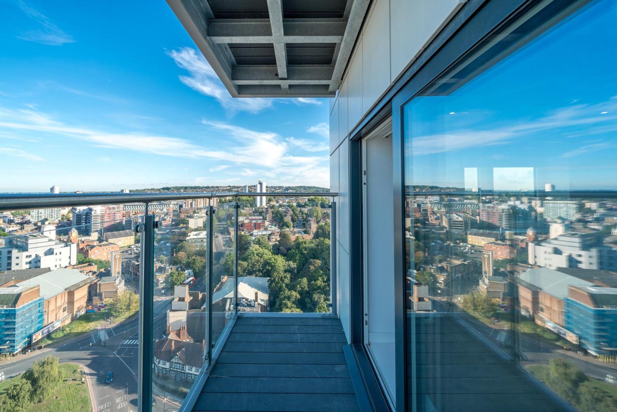 Skyvillion - London River Thames Top Floor Apartments By Woolwich Ferry, Mins To London Excel, O2 Arena , London City Airport With Parking Eksteriør bilde