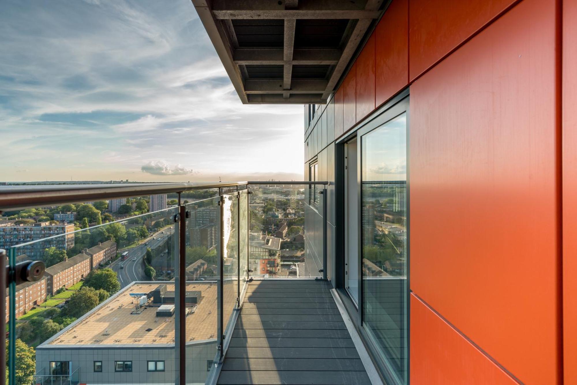 Skyvillion - London River Thames Top Floor Apartments By Woolwich Ferry, Mins To London Excel, O2 Arena , London City Airport With Parking Eksteriør bilde